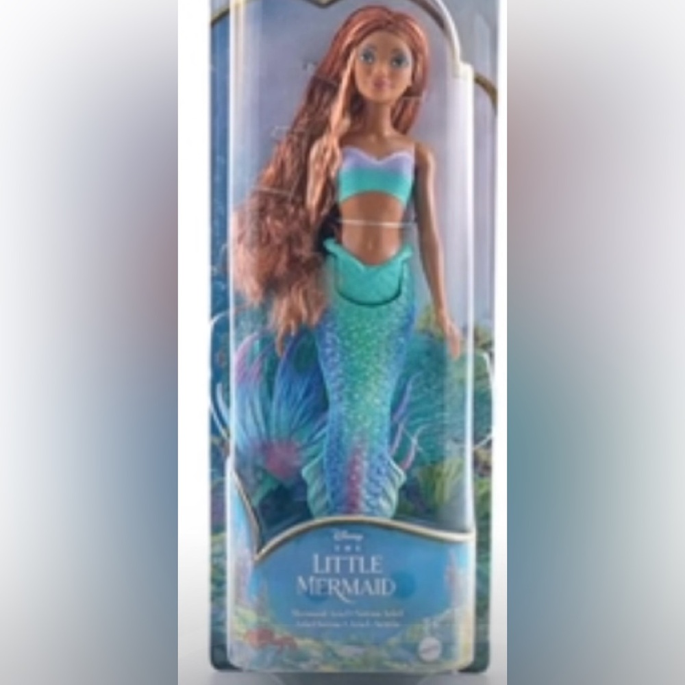 Disney the Little Mermaid Ariel Fashion Doll with Signature Outfit Halle Bailey